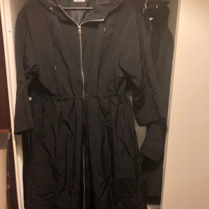 Na-kd Kappa - Oversize Na-kd kappa.  Som ny ! Motsvarar storleken s,m