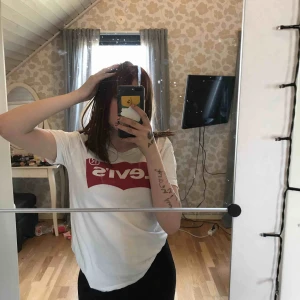  - En fin Levis T-shirt använd typ 3 gånger! 