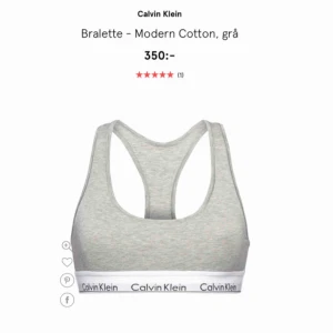  - 🤍🤍Säljer denna Calvin Klein topp, köpt på Åhléns.  Säljer då den tyvärr blivit för liten för mig :( NYPRIS: 350kr Köparen står för frakten <3