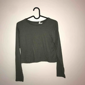  - Mörkgrön croptop från hm :) 