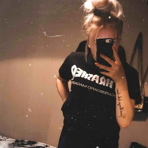  - Trasher-tisha i fint skick, endast använd nån gång förra sommarn, annars har den legat längst in i garderoben, äkta såklart. 