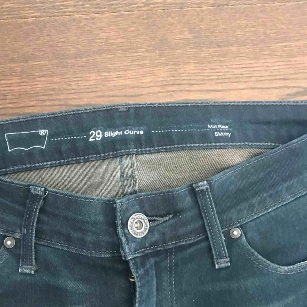 Levis jeans som nya ! Hämta i Göteborg (41464) eller jag kan skicka och matlagare betslar porto . Jeans & Byxor.