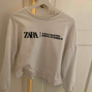  - Jättefin tröja från zara i storlek 34. Köptes förra hösten. En favorit verkligen :) om ni har frågor så skriv 🥰🥰