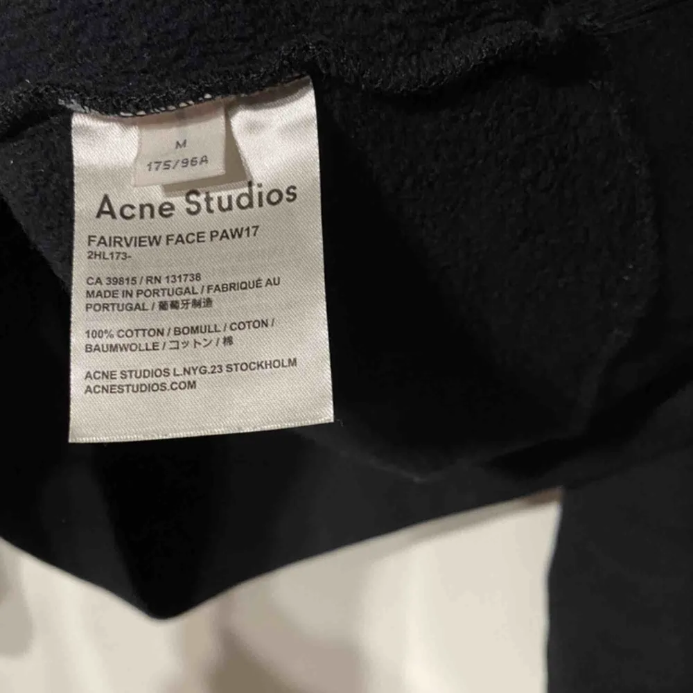 Acne Studios Fairview Face Sweatshirt från 2017 Fortfarande i väldigt fint skick! Storlek medium, svart färg.. Hoodies.