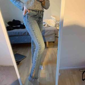  - Supersnygga jeans från Levis som jag ”designat” själv med hjälp av personal på Levis i Mall of Scandinavia. Jag är 177 och tycker personligen att dom har blivit lite för korta för mig. Skicka meddelande vid frågor eller fler bilder. Frakt ingår ej.