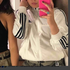 - Säljer denna adidaskofta, skulle säga att den är i en m💕💕