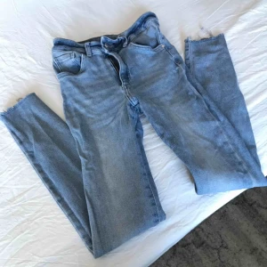  - Storlek xs, använda få ggr men som nya. Köparen betalar frakten