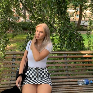  - så snygg rutig kjol som jag använde i somras. är i hur bra skick som helst! frakt tillkommer