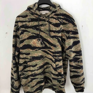  - Camouflage hoodie. skön(!!) Köparen står för frakten 