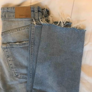  - jeans från gina tricot i storlek 36 köparen står för frakten🥰