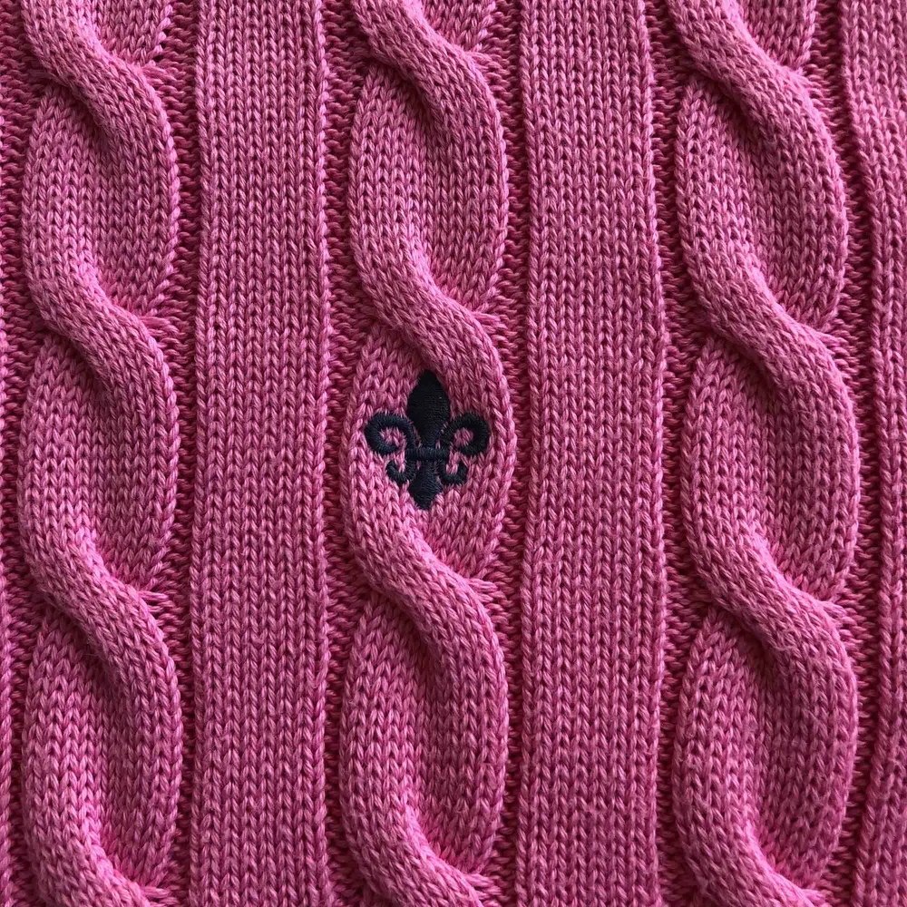 Kavelstickad rosa tröja från Morris i storlek S. Tröjor & Koftor.