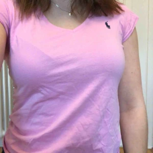  - Rosa Ralph Lauren t-shirt i bra skick🤩🤩