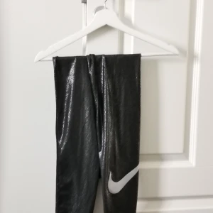 Glittertights Nike  - Glittriga träningstights från Nike 