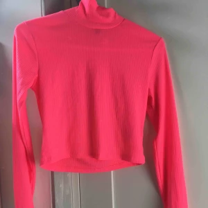  - Supersöt topp från hm som är perfekt för fest men också vardag 