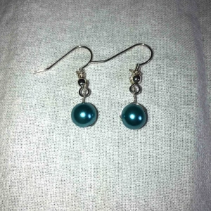  - Säljer du sa sina blåa hemma gjorda örhängena aldrig använda mycket bra skick💙