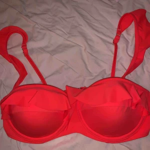  - bikini köp ifrån Nelly.com, men märket är river island. Använd fåtal gånger