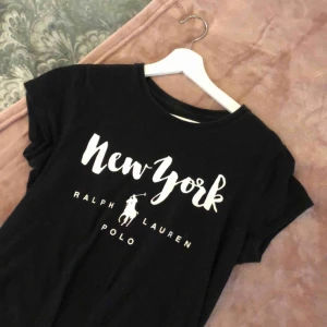  - Ralph lauren t-shirt i bra skick! 