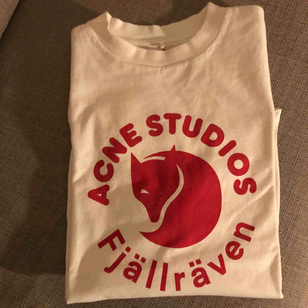 Acne Studios + Fjällräven collaboration T-shirt . T-shirts.
