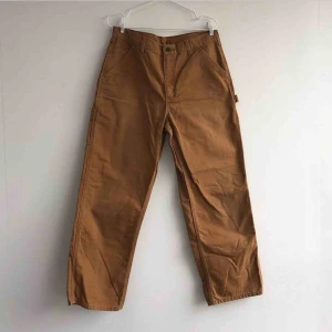  - Byxor från Carhartt i orange/brunt!! Raka i modellen och i tjockt jeans-tyg!! Frakt tillkommer! 