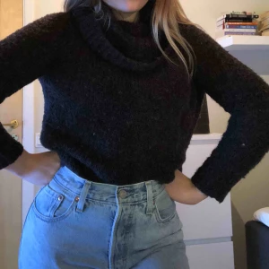  - Stickad tröja från ONLY, frakt ingår i priset!