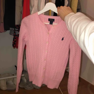  - Säljer då jag inte känner att det är min stil längre, superbra skick då jag sällan använt den💝 passar både xs-s och möts upp eller fraktar