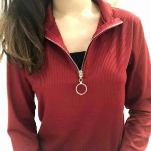  - Den här tröja är ny jag köpte när jag reste i Spanien jag har två kan du skriva mig 