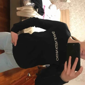  - Fin sweatshirt ifrån Calvin Klein Jeans! Aldrig använd!!!! Passar även XS och S!🤩🤩🤩