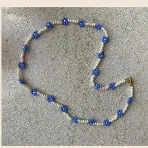 Handgjorda smycken  - Säljer jättefina handgjorda smycken. Kontakta mig för egen beställning🌸