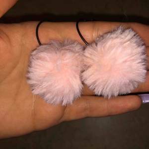 Söta fluffiga rosa örhänge Möts upp eller fraktar 🌸 (inkl frakt) 