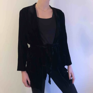  - Kimono från Wera i sammet.