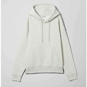  - Oversized Ljusgrå hoodie från Weekday  Bra skick