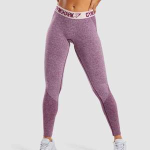 Säljer dessa flex leggings från gymshark då de är för små, har bara använt dessa ett par gånger i hopp om att dom skulle passa. De är i nyskick.