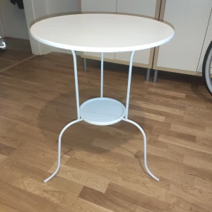 Bord  - Bord från IKEA 