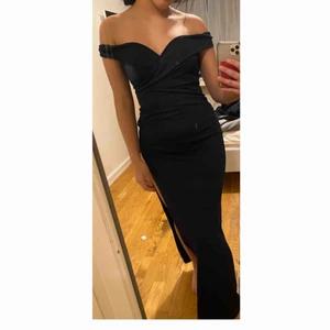  - En elegant balklänning  Kan mötas upp och frakta men då betalar du frakten. ☺️