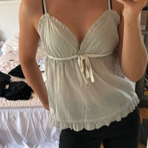 Linne - Super söt linne/topp från odd molly. Aldrig använd, pga inte min stil. Toppskick! Pris går att diskutera.