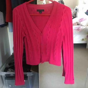  - Aldrig använd kofta från Tommy hilfiger