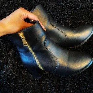 Snygga klackar - Snygga klackar som är andvända en gång och är helt rena utan slitningar