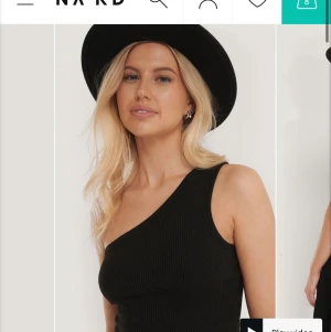 NAKD topp menad en axel - INTRESSEKOLL!! Buda Köpte nyss så den är ny! Strolek S 