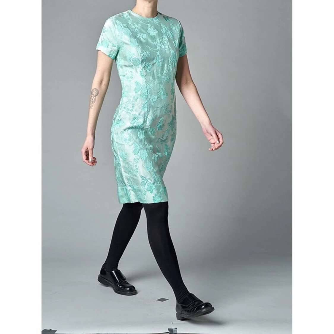 Blommig fodralklänning