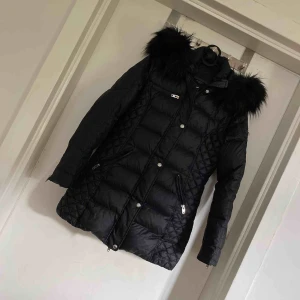  - Rockandblue vinter jacka, förra årets modell. Knappt använd, som ny. Fejkpäls.  Finns att hämta i malmö, kan frakta. 