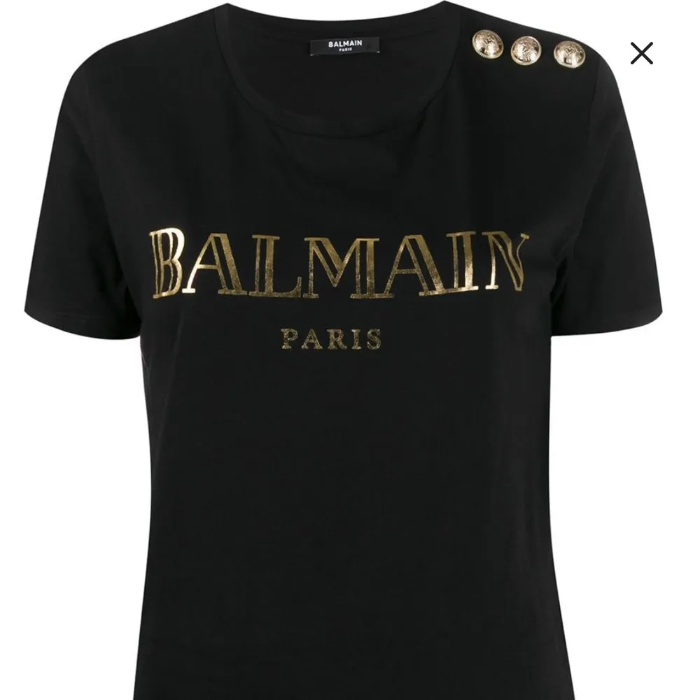 Äkta Balmain t shirt, kvitto finns. Köpt på farfetch . T-shirts.