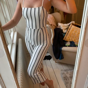 Jumpsuit från Bershka - Xs men passar även S då den är väldigt stretchig! Köparen står för frakten 💞
