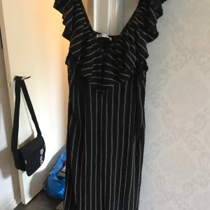 Zara - Nyskick klänning från zara storlek M