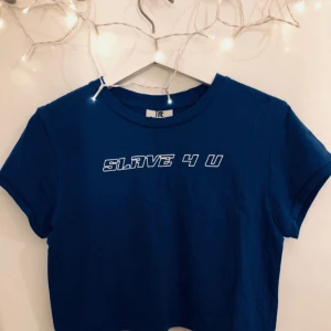  - Skönt material! Magtröja, använd ca 2 gånger!  •Alltid tvättat, struket och vikt när ni får plagget•