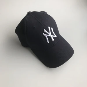  - NY-keps, använd två gånger! Som ny🕺🏽