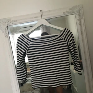  - Jättefin randig topp, endast testad✨ 150kr ink frakt✔️