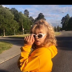  - Vita oanvända Kurt Cobain inspirerade glasögon! Jag står för frakt! Paket brukar komma inom två arbetsdagar