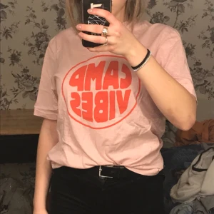  - Fett snygg poler tröja köpt kanske ett år sen men knappt använd. Väldigt skön och säljs ej på Caliroots längre💞 frakten står köparen för👼🏽