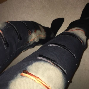  - Coola jeans som säljs pga att de tyvärr är för långa för mig :( Använda ett fåtal gånger av förra säljaren men aldrig av mig. De är i bra skick!   ~     Köparen står för frakten <3         (Priset kan diskuteras) 