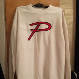  - Vit tjocktröja i fint skick! 